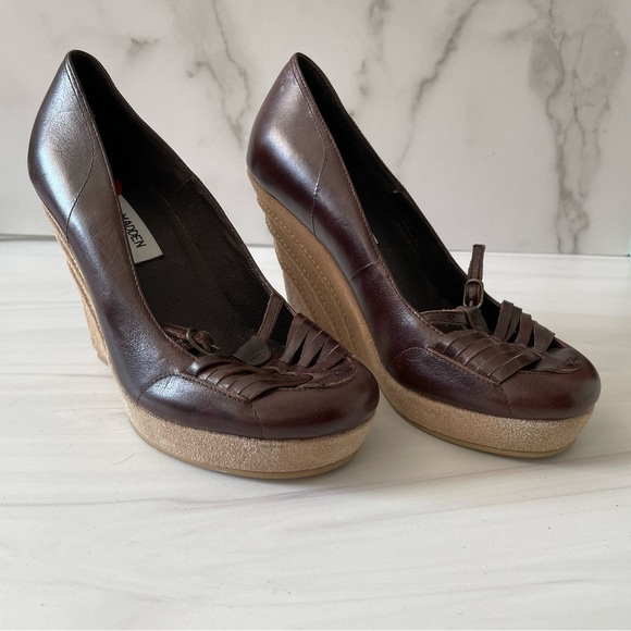 Steve Madden Leather Wedges- Small Buckle Front- Cognac Brown- Size 6 - Picture 6 of 10